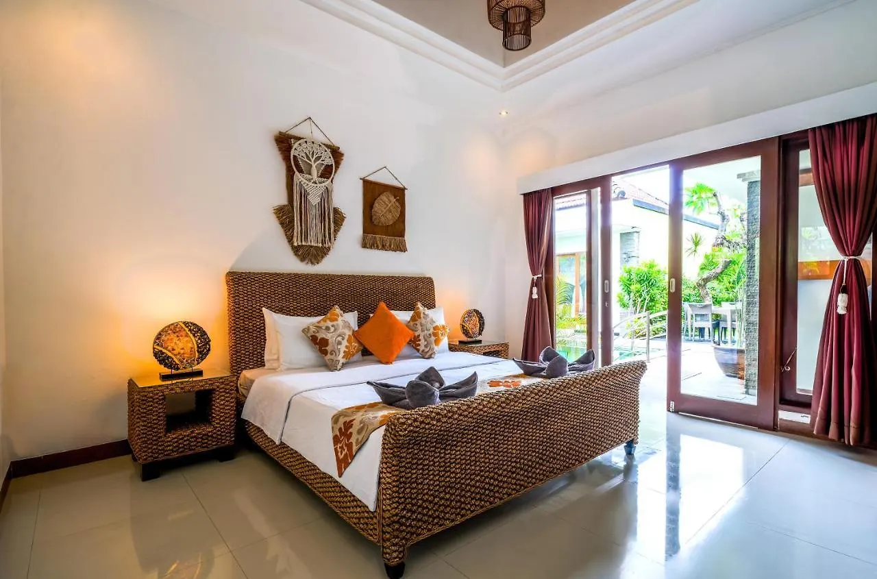 Villa Vino - Legian - 3 Bedroom - 3 Bathroom Villa - Great Location Seminyak  0*, Seminyak (Bali)