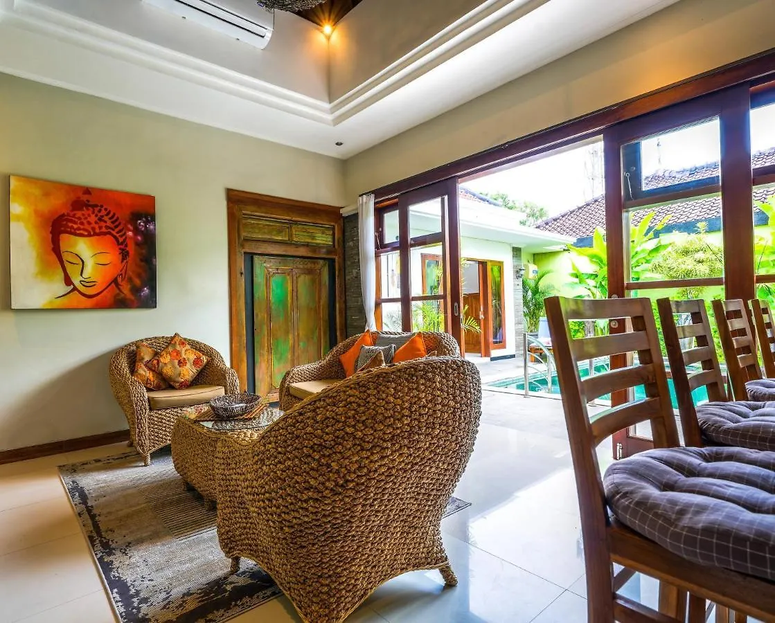 Villa Vino - Legian - 3 Bedroom - 3 Bathroom Villa - Great Location Seminyak