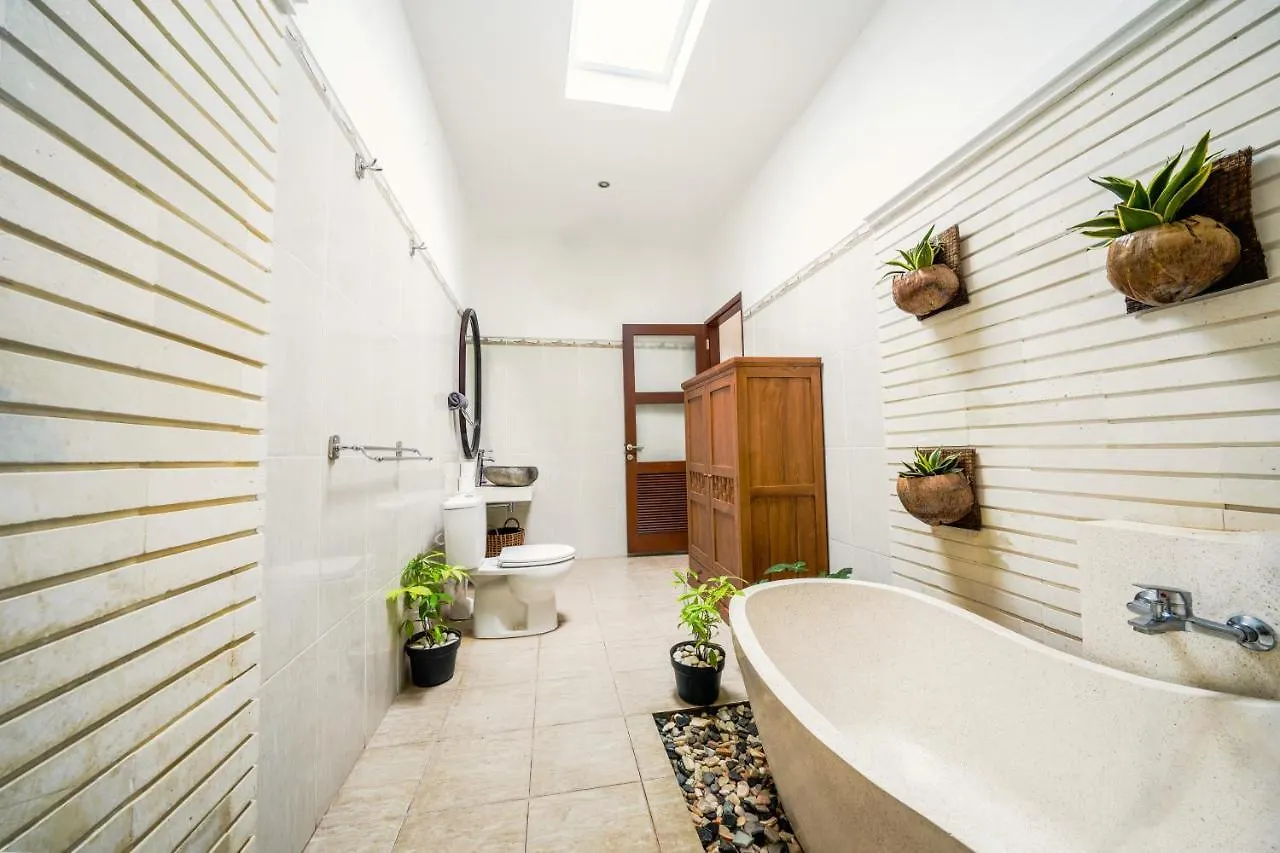 Villa Vino - Legian - 3 Bedroom - 3 Bathroom Villa - Great Location Seminyak  0*, Seminyak (Bali)